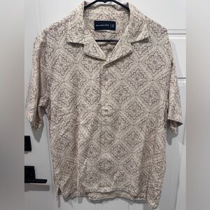 Abercrombie & Fitch Men's Beige Patterned Short Sleeve Button Down Shirt